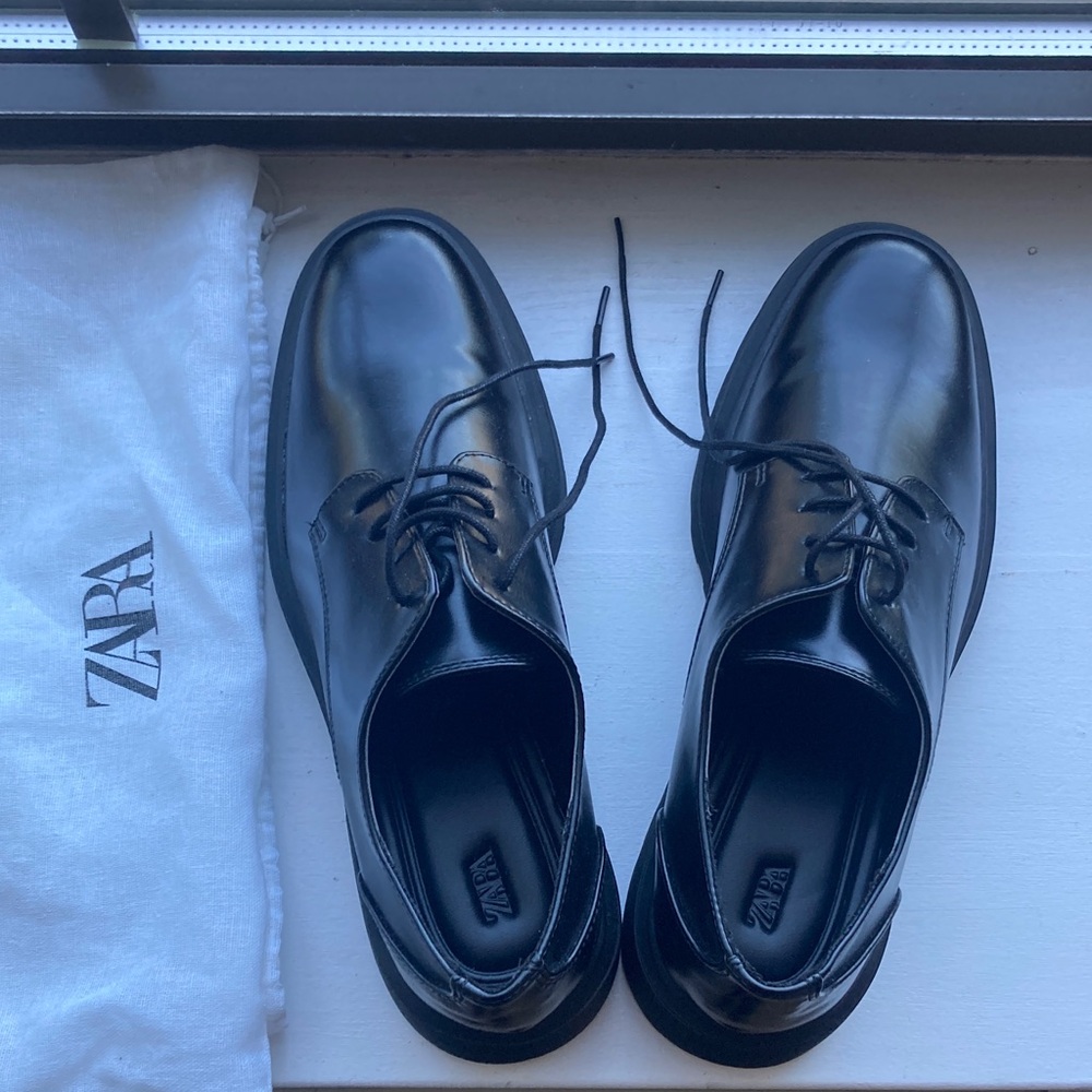 Zara Women’s Glossy Black Oxfords